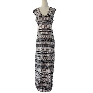 R& K Black and White Patterned Maxi Dress Sz Medium